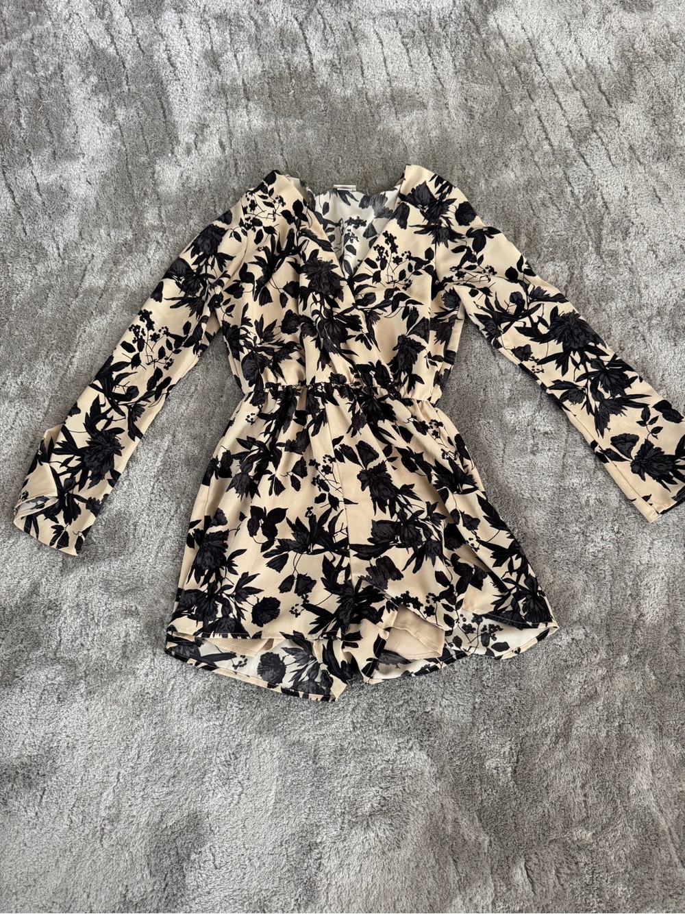 Daytrip Floral V-Neck Long Sleeve Romper - Picture 2 of 6